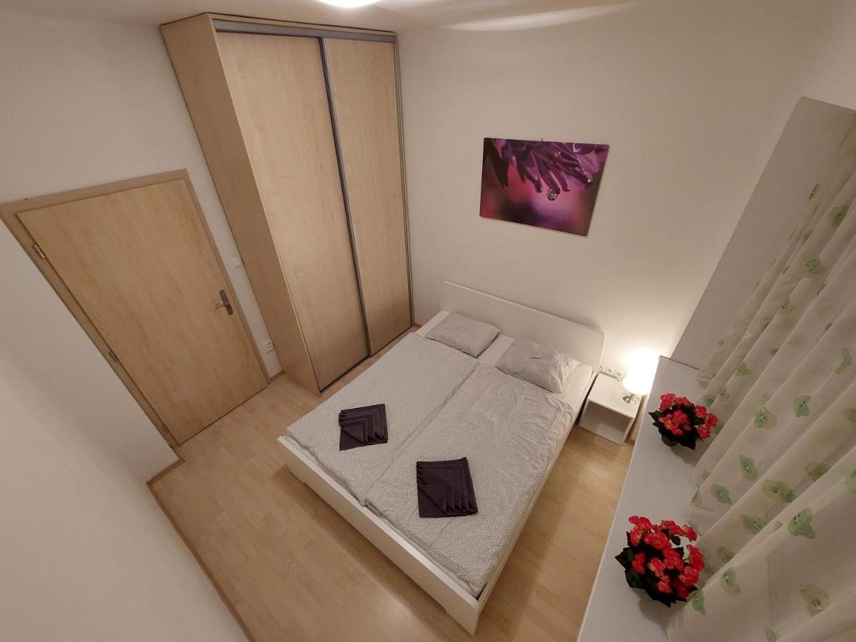 Apartman V Centre Bratislavy Lägenhet Bratislava Exteriör bild