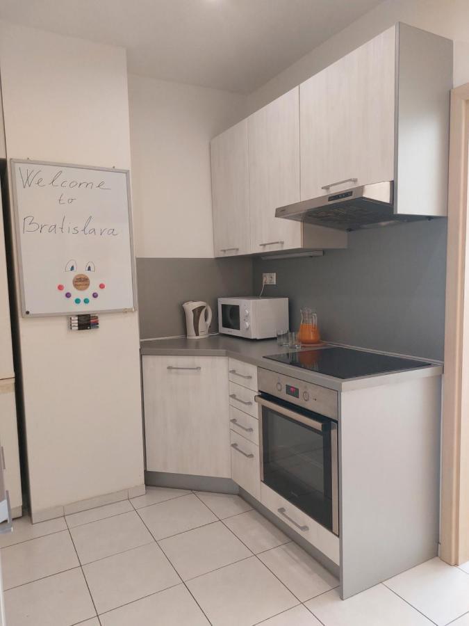 Apartman V Centre Bratislavy Lägenhet Bratislava Exteriör bild