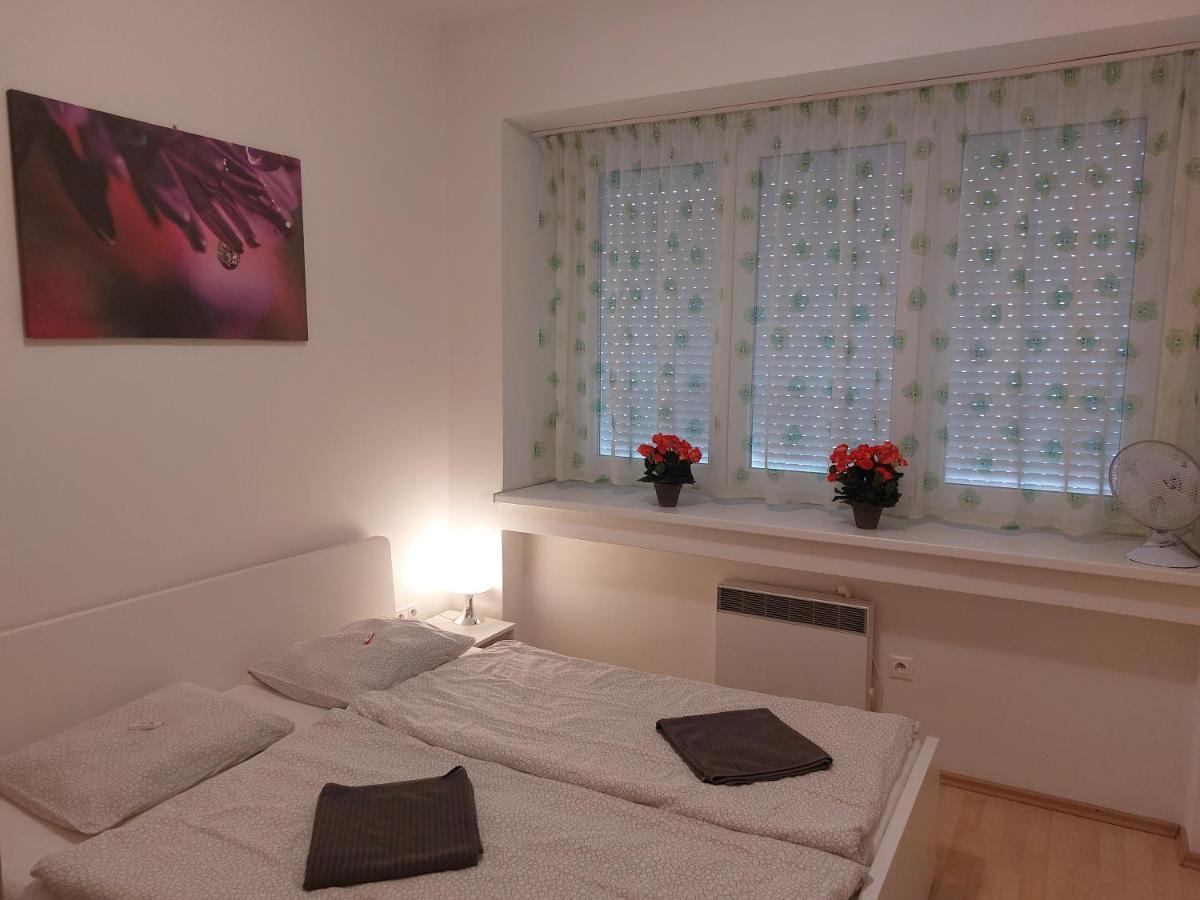 Apartman V Centre Bratislavy Lägenhet Bratislava Exteriör bild