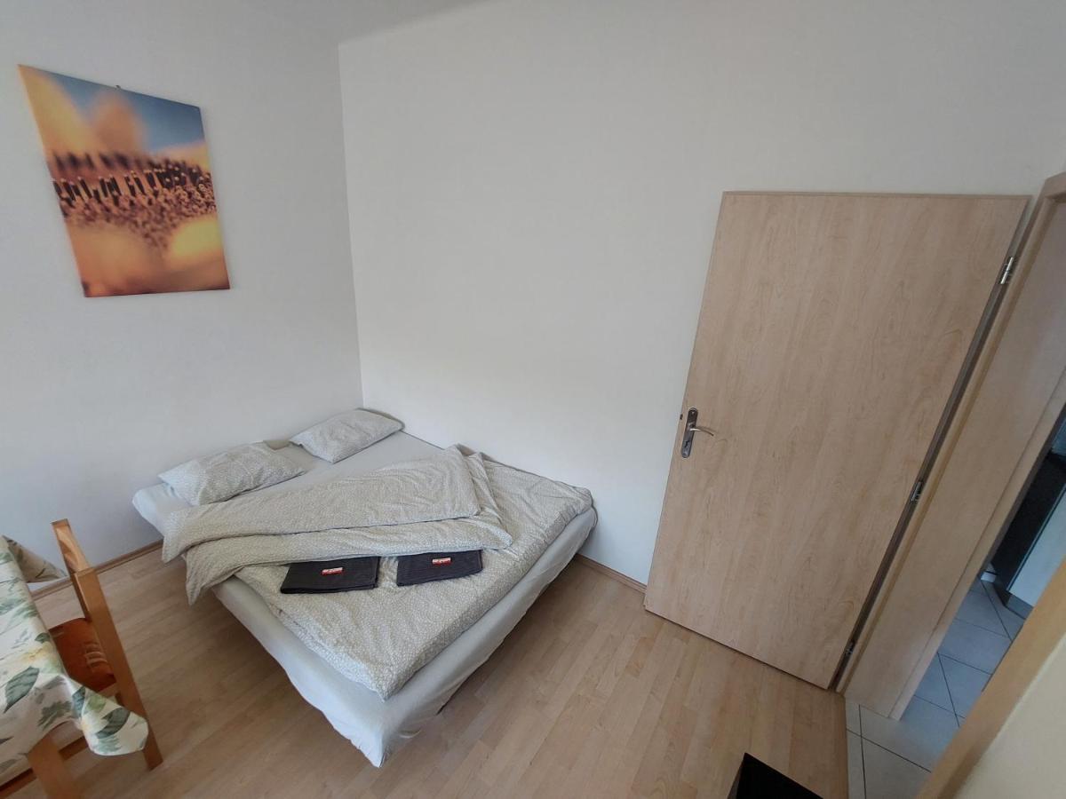 Apartman V Centre Bratislavy Lägenhet Bratislava Exteriör bild