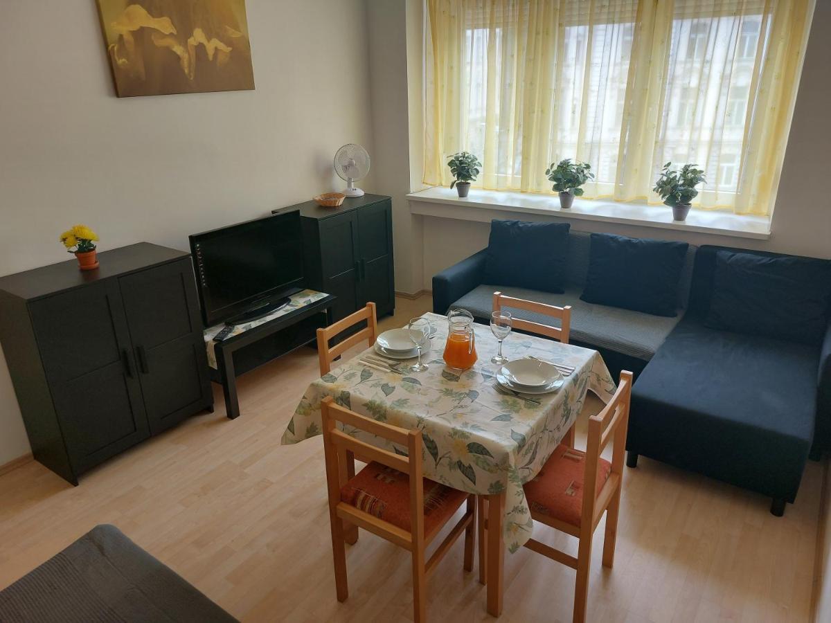 Apartman V Centre Bratislavy Lägenhet Bratislava Exteriör bild