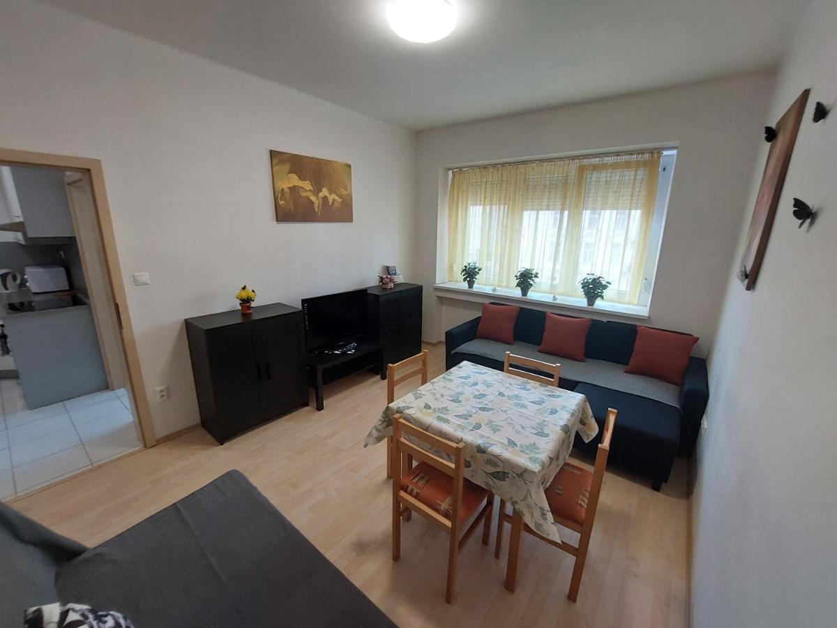 Apartman V Centre Bratislavy Lägenhet Bratislava Exteriör bild