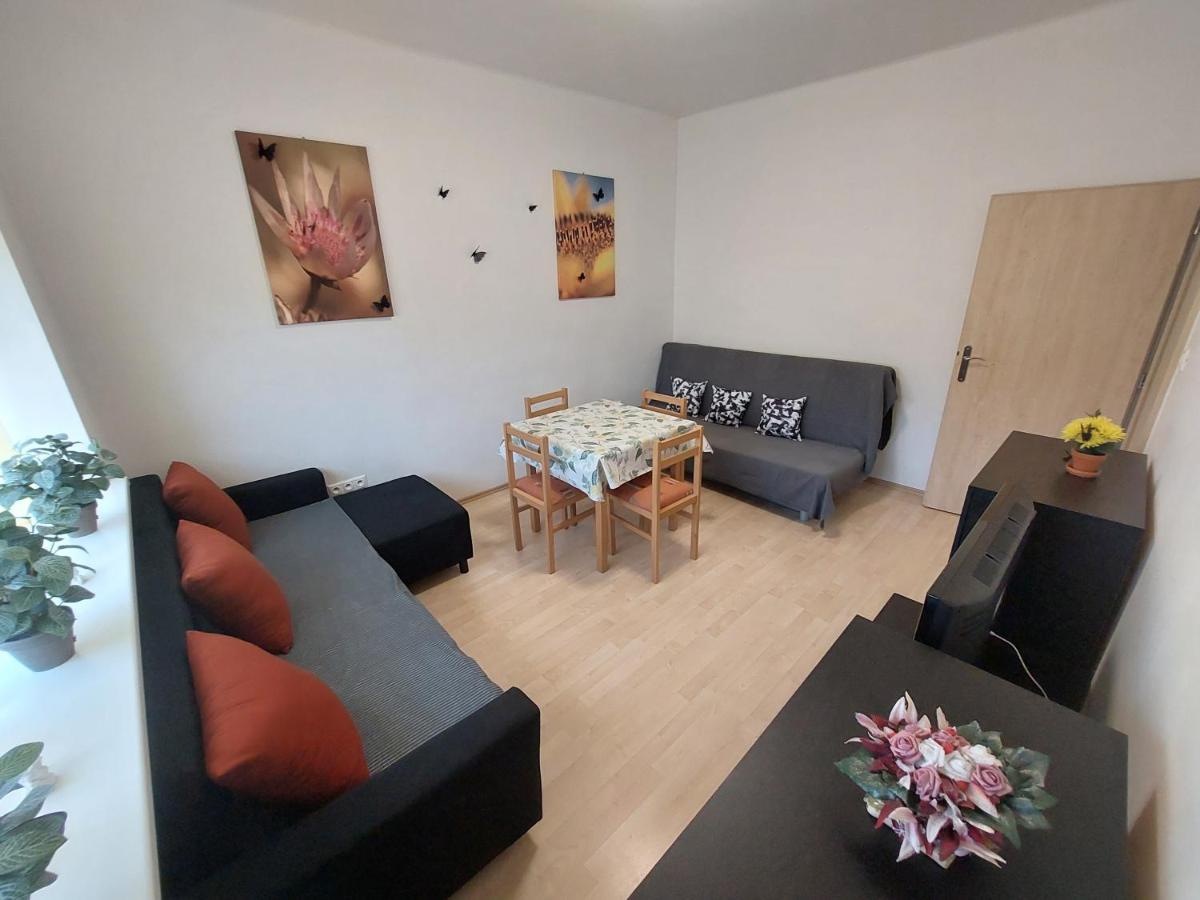 Apartman V Centre Bratislavy Lägenhet Bratislava Exteriör bild