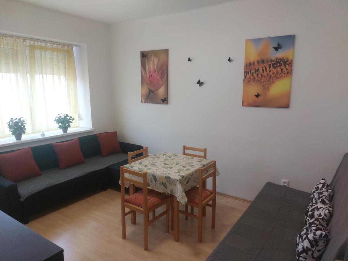 Apartman V Centre Bratislavy Lägenhet Bratislava Exteriör bild